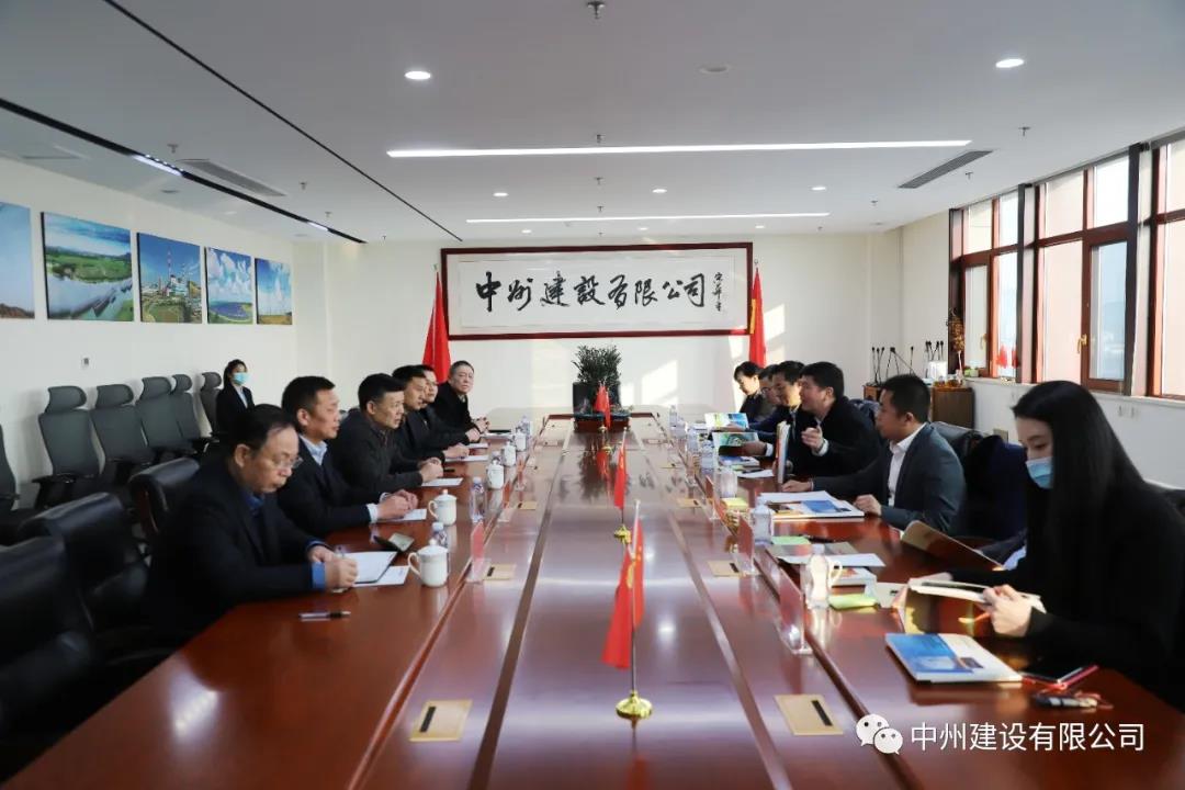 大唐河南清潔能源有限責(zé)任公司總經(jīng)理王永民、金風(fēng)科技集團(tuán)國內(nèi)營銷中心副總經(jīng)理韓明剛一行到我司參觀考察